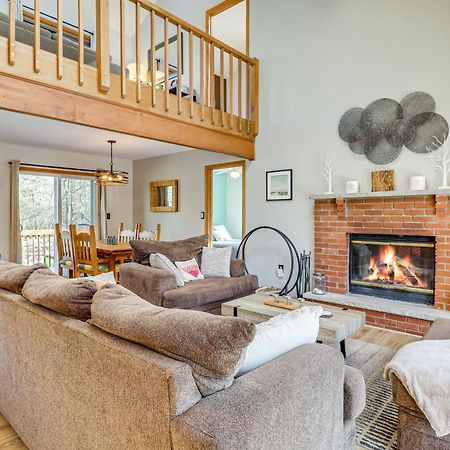 Poconos Home With Private Spa And Fire Pit Long Pond Exterior photo